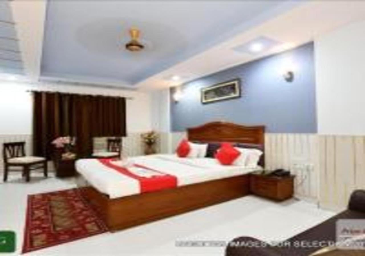 Chanakya Hotel 3*
