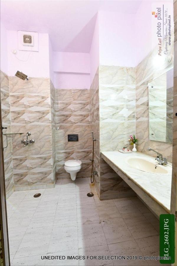 Chanakya Hotel 3*