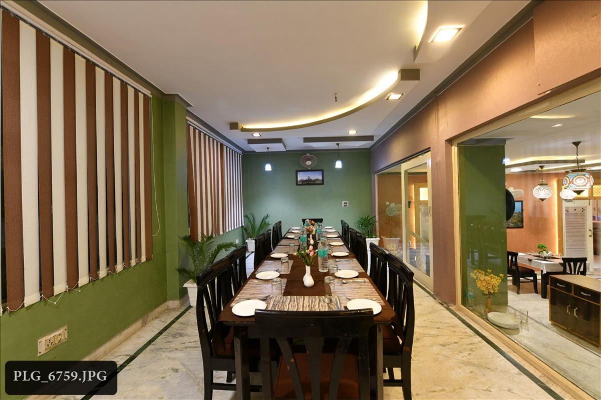 Chanakya Hotel 3*